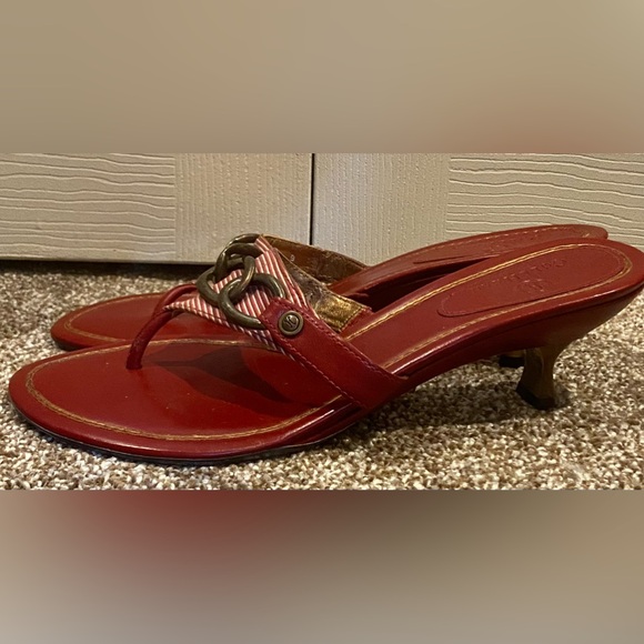 Cole Haan Women Sz 8B Red Leather Chain Accent T-strap Thong Kitten Heel Sandals - Picture 4 of 7